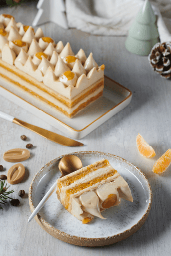 sponge-cake-with-dulcey-coffee-and-tangerines